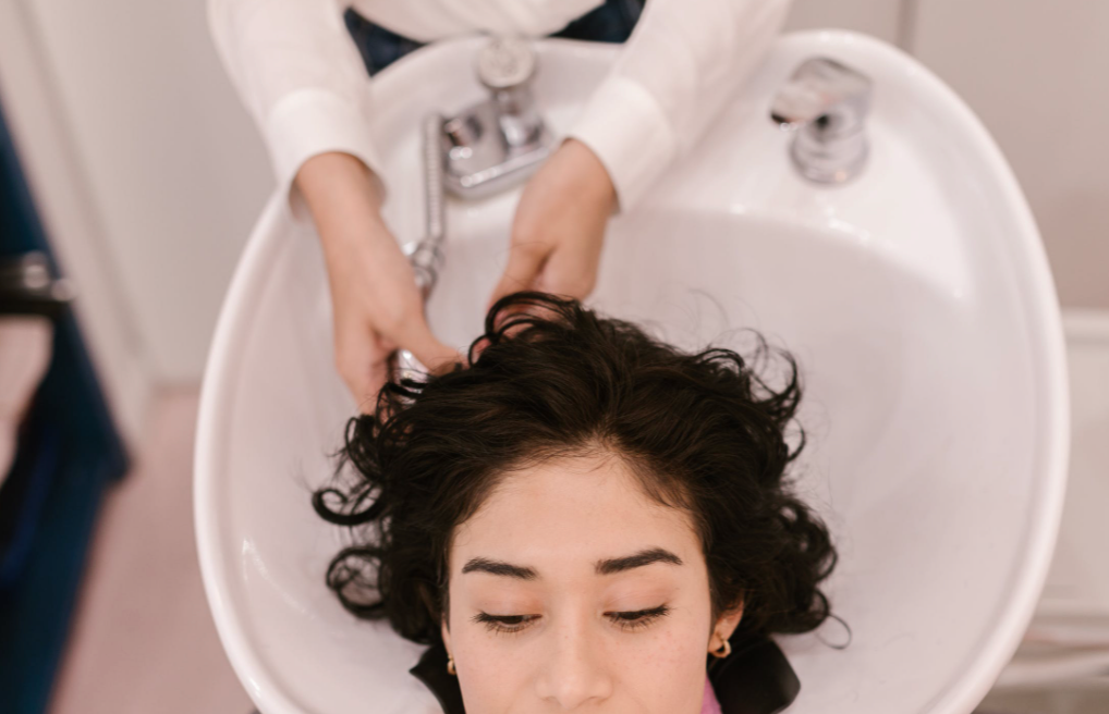 Four Ways you know that your curly hair stylist is the real deal